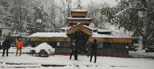 मुक्तिनाथ क्षेत्र में बर्फबारी