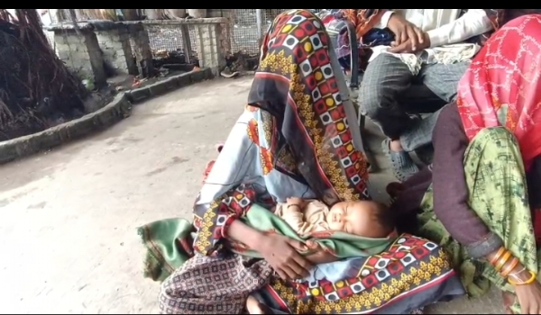 मृतक की पत्नी मृतक की पत्नी