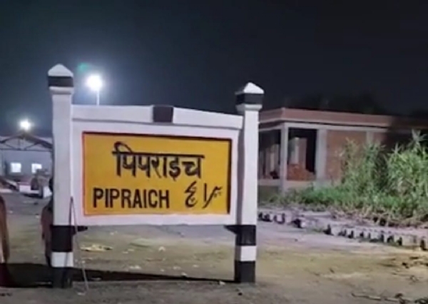 प्रेमी युगल ने ट्रेन के आगे कूद कर दी जान,न्यूड हालत में मिली लड़की की डेड बॉडी* प्रेमी युगल ने ट्रेन के आगे कूद कर दी जान,न्यूड हालत में मिली लड़की की डेड बॉडी*