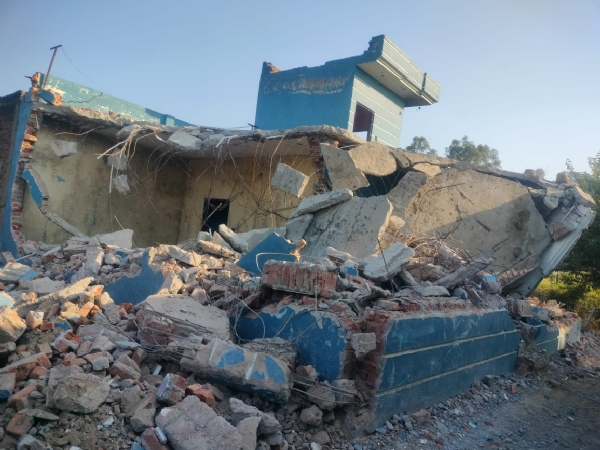 नशा तस्करों के तोड़े गए मकान। नशा तस्करों के तोड़े गए मकान।