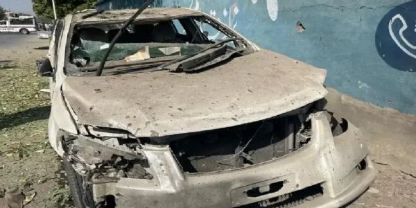 बलोचिस्तान में 27 अक्टूबर को तुर्बत में हुए विस्फोट में क्षतिग्रस्त सुरक्षा वाहन। फोटो - डान बलोचिस्तान में 27 अक्टूबर को तुर्बत में हुए विस्फोट में क्षतिग्रस्त सुरक्षा वाहन। फोटो - डान