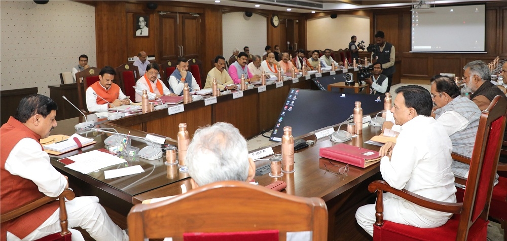 मंत्रालय में मंत्रिपरिषद की बैठक मंत्रालय में मंत्रिपरिषद की बैठक