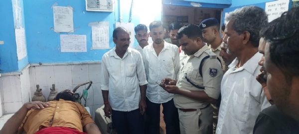 अररिया फोटो:पुलिस जांच करती अररिया फोटो:पुलिस जांच करती