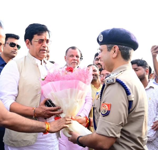 सांसद रविकिशन ने नौकायन चौकी का किया उद्घाटन, कहा बिहार में हमारी सरकार बनेगी, नीतीश आयेंगे वापस* सांसद रविकिशन ने नौकायन चौकी का किया उद्घाटन, कहा बिहार में हमारी सरकार बनेगी, नीतीश आयेंगे वापस*