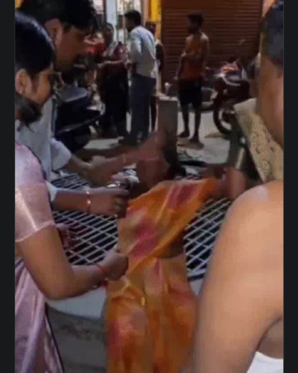 प्रेमी युगल ने ट्रेन के आगे कूद कर दी जान,न्यूड हालत में मिली लड़की की डेड बॉडी* प्रेमी युगल ने ट्रेन के आगे कूद कर दी जान,न्यूड हालत में मिली लड़की की डेड बॉडी*