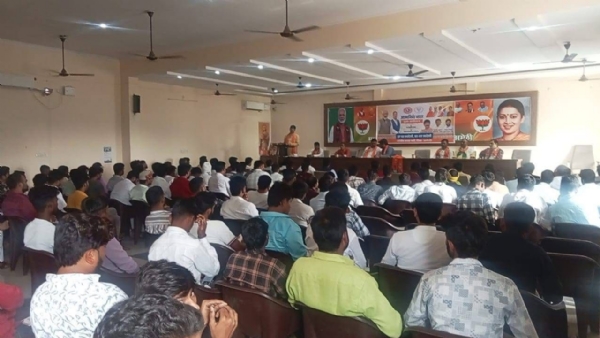 सम्मेलन में शामिल हुए लोगों की फोटो सम्मेलन में शामिल हुए लोगों की फोटो