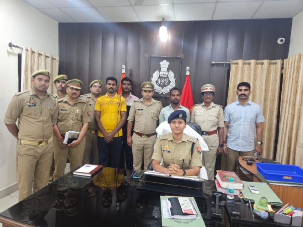 जानकारी देते हुए प्रशिक्षु आईपीएस नोमान जानकारी देते हुए प्रशिक्षु आईपीएस नोमान