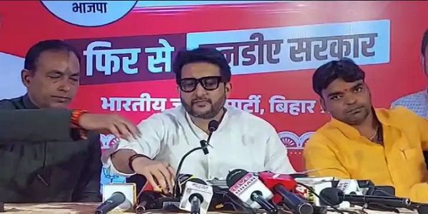 राष्ट्रीय मंत्री ऋतुराज सिन्हा पेस वता में राष्ट्रीय मंत्री ऋतुराज सिन्हा पेस वता में