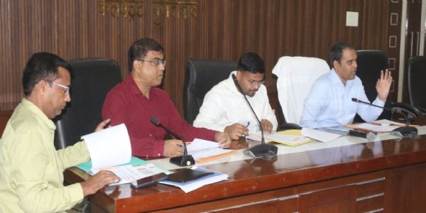 दस्तक अभियान के अंतर्गत आशा और आंगनबाड़ी कार्यकत्रियां कागजों में गृह भ्रमण न करें : जिलाधिकारी