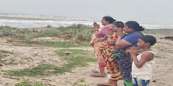 चक्रवात मोंथा आंध्र प्रदेश के तट से टकराया, आधी रात तक हाई अलर्ट