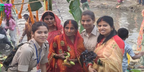उदीयमान सूर्य को अर्घ्य देने के साथ छठ व्रत का समापन