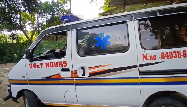 असम: मोरीगांव जिला के जागीरोड में सड़क हादसे में जान गंवाने विरोध को लेकर पहुंची एंबुलेंस असम: मोरीगांव जिला के जागीरोड में सड़क हादसे में जान गंवाने विरोध को लेकर पहुंची एंबुलेंस