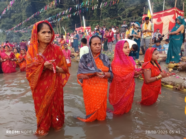 फकीराग्राम में उदीयमान सूर्य को अर्घ्य अर्पण के साथ छठ पूजा का सफल संपन्न। फकीराग्राम में उदीयमान सूर्य को अर्घ्य अर्पण के साथ छठ पूजा का सफल संपन्न।