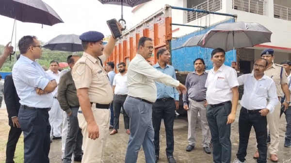 निरीक्षण करते डी आर एम निरीक्षण करते डी आर एम