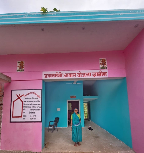 कभी जर्जर कच्चे मकान में जीवन बिताने वाली 85 वर्षीय श्रीमति दिलिन बाई पटेल आज शासन की योजनाओं से पा रही हैं सुख, सम्मान और आत्मनिर्भरता कभी जर्जर कच्चे मकान में जीवन बिताने वाली 85 वर्षीय श्रीमति दिलिन बाई पटेल आज शासन की योजनाओं से पा रही हैं सुख, सम्मान और आत्मनिर्भरता