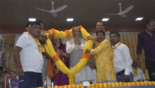 उप मुख्यमंत्री अरुण साव भव्य मानस मंच के जीर्णोद्धार कार्य का लोकार्पण किया