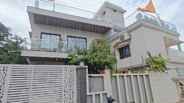 सिर्री स्थित ठेकेदार अभिषेक त्रिपाठी का निवास। सिर्री स्थित ठेकेदार अभिषेक त्रिपाठी का निवास।