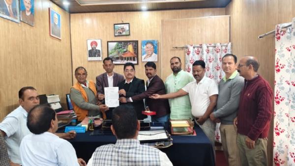 ठेकेदार यूनियन ने शिष्टमंडल ने के साथ  अधिकारियों से चर्चा