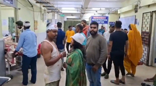 इलाज कराने एसएनएमएमसीएच पहुंचे बिरनी निवासी घायल