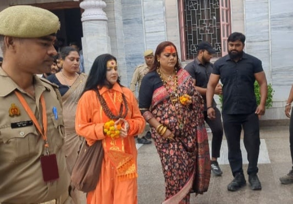 *फिल्म अभिनेत्री व महामंडलेश्वर ममता कुलकर्णी ने गुरु गोरखनाथ बाबा का किया दर्शन*