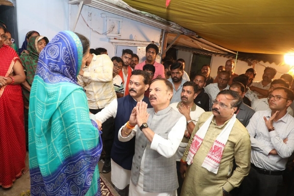 प्रभारी मंत्री पहुँचे कैमोर प्रभारी मंत्री पहुँचे कैमोर