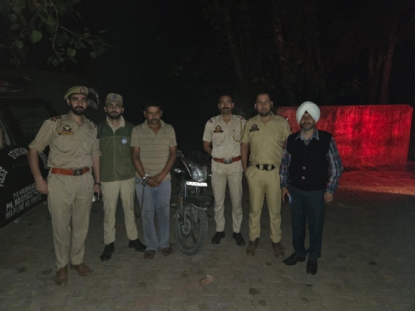 A drug smuggler was arrested with 5.88 grams of chitta. A drug smuggler was arrested with 5.88 grams of chitta.