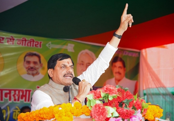 मुख्यमंत्री डॉ. मोहन यादव बिहार की चुनावी सभा को संबोधित करते हुए