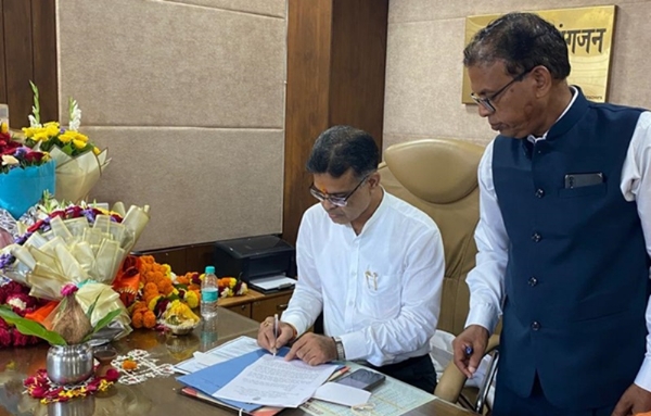 डॉ. अजय खेमरिया ने संभाला आयुक्त दिव्यांगजन का कार्यभार