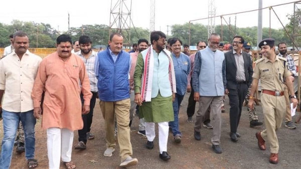 प्रभारी मंत्री ने तैयारियों का जायजा लिया प्रभारी मंत्री ने तैयारियों का जायजा लिया