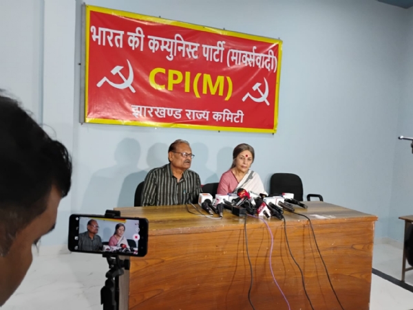 प्रेस वार्ता में वृंदा करात प्रेस वार्ता में वृंदा करात