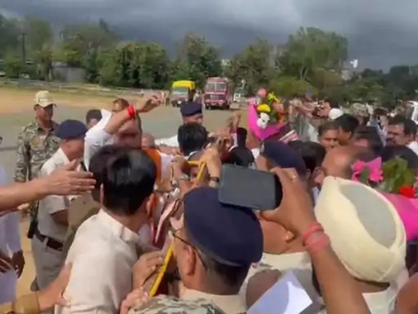 सरगुजा में गूंजा कार्तिक उरांव का जयघोष सरगुजा में गूंजा कार्तिक उरांव का जयघोष