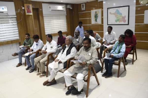 जिला निर्वाचन अधिकारी की अध्यक्षता में राजनैतिक दलों की बैठक सम्पन्न