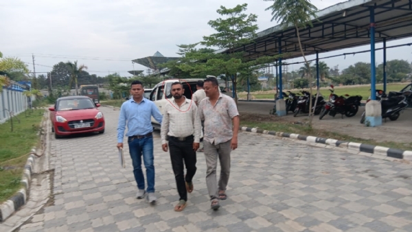 आरोपित को गिरफ्तार कर ले जाती डीडी की टीम आरोपित को गिरफ्तार कर ले जाती डीडी की टीम