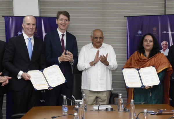 मुख्यमंत्री की उपस्थिति में गांधीनगर में एमओयू हुआ मुख्यमंत्री की उपस्थिति में गांधीनगर में एमओयू हुआ