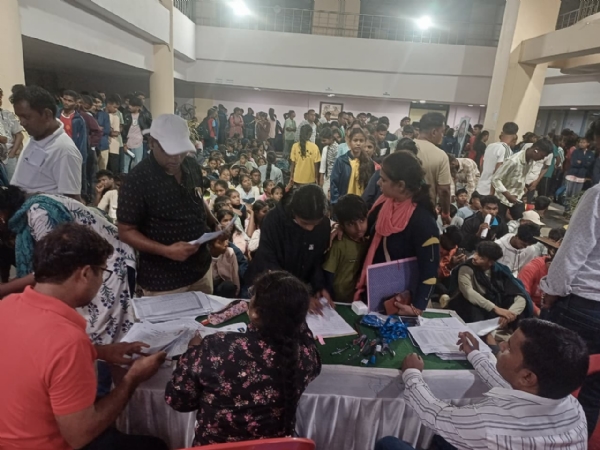 पंजीयन कराते खिलाडी