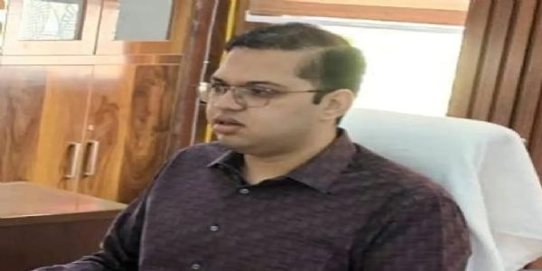 सीडीओ का आकस्मिक निरीक्षण के दौ विकास भवन के विभिन्न विभागों के 51 कर्मचारी अनुपस्थित