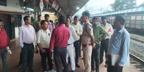 मेदिनीपुर स्टेशन पर एडीआरएम इन्फ्रास्ट्रक्चर का निरीक्षण, सेवा सुधार के दिए निर्देश