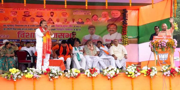 बिहार में किसी भी हालत में माफियाओं, खानदानी अपराधियों व भ्रष्टाचारियों को जितने नहीं देना है : योगी आदित्यनाथ