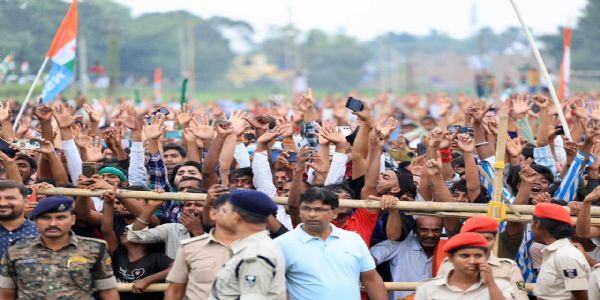 (अपडेट) राहुल गांधी ने मुजफ्फरपुर-दरभंगा में किया चुनावी प्रचार का आगाज, जदयू -भाजपा सरकार को घेरा