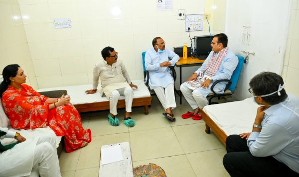 मुख्यमंत्री भजनलाल शर्मा ने विधानसभा अध्यक्ष की पत्नी की पूछी कुशलक्षेम मुख्यमंत्री भजनलाल शर्मा ने विधानसभा अध्यक्ष की पत्नी की पूछी कुशलक्षेम