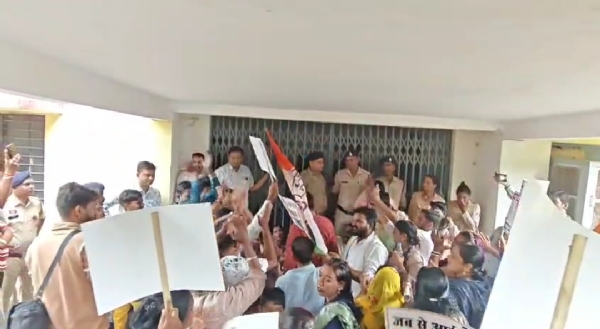 नगरपालिका जांजगीर नैला में भ्रष्टाचार के खिलाफ कांग्रेस का जनआक्रोश प्रदर्शन