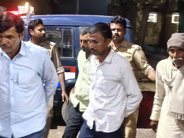 चित्रकूट के बहुचर्चित कोषागार घोटाले में 15 आरोपियों को गिरफ्तार कर पुलिस ने भेजा जेल चित्रकूट के बहुचर्चित कोषागार घोटाले में 15 आरोपियों को गिरफ्तार कर पुलिस ने भेजा जेल