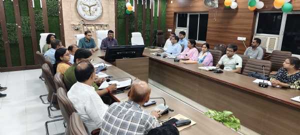 जिलाधिकारी डॉ दिनेश चंद्र सिंह सरदार पटेल जी के कार्यक्रम की समीक्षा बैठक लेते हुए जिलाधिकारी डॉ दिनेश चंद्र सिंह सरदार पटेल जी के कार्यक्रम की समीक्षा बैठक लेते हुए