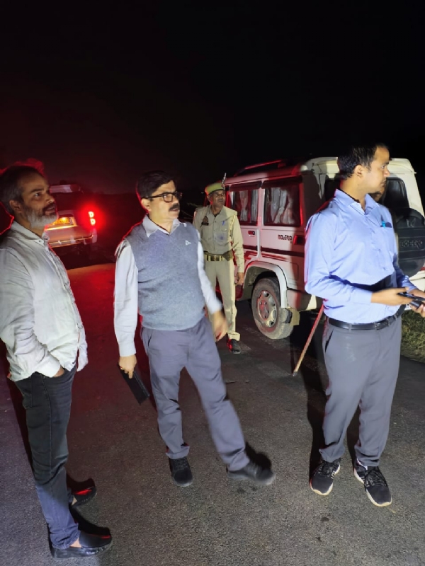 ओवरलोड वाहनों पर शिकंजा, पांच ट्रक सीज, चार का चालान