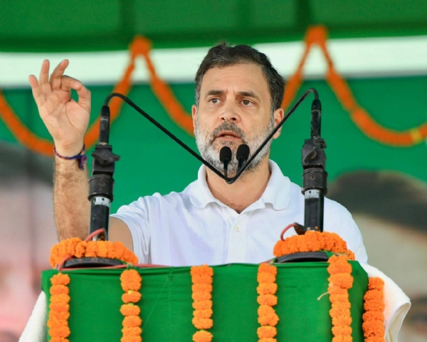 राहुल गांधी ने मुज़फ़्फ़रपुर से किया चुनावी प्रचार का आगाज, तेजस्वी यादव और गठबंधन के अन्य नेताओं के साथ किया प्रचार