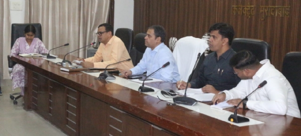 कलेक्ट्रेट सभागार में जिला निर्वाचन अधिकारी/जिलाधिकारी अनुज सिंह की अध्यक्षता में एसआईआर के निर्देशों को लेकर सम्पंन होती बैठक।