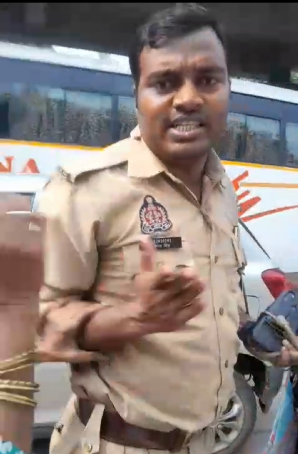 आरोपित कांस्टेबल बृजेश सिंह की फ़ाइल फोटो आरोपित कांस्टेबल बृजेश सिंह की फ़ाइल फोटो