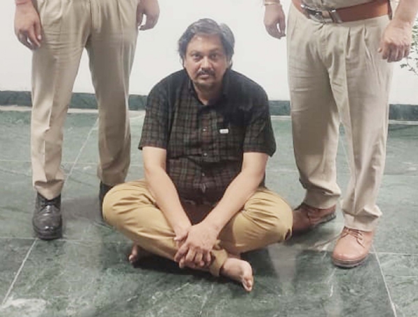 पुलिस गिरफ्त में दो करोड़ रुपये की फर्जी बैंक गारंटी देकर धोखाधड़ी करने का आरोपी।