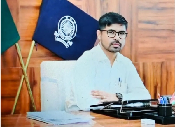 उपायुक्‍त की फाइल फाेटाे