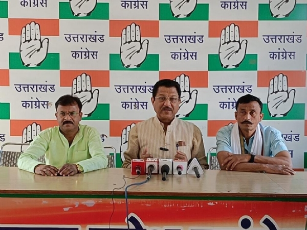 कांग्रेस प्रदेश उपाध्यक्ष सूर्यकांत धस्माना पत्रकारों से बातचीत करते। कांग्रेस प्रदेश उपाध्यक्ष सूर्यकांत धस्माना पत्रकारों से बातचीत करते।